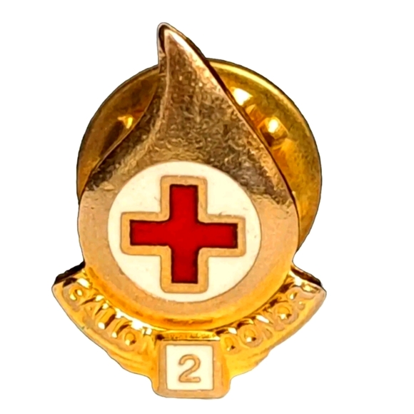 ⚡4 for $20⚡Red Cross 2 Gallon Blood Donor Pin Gold Tone - Picture 1 of 5